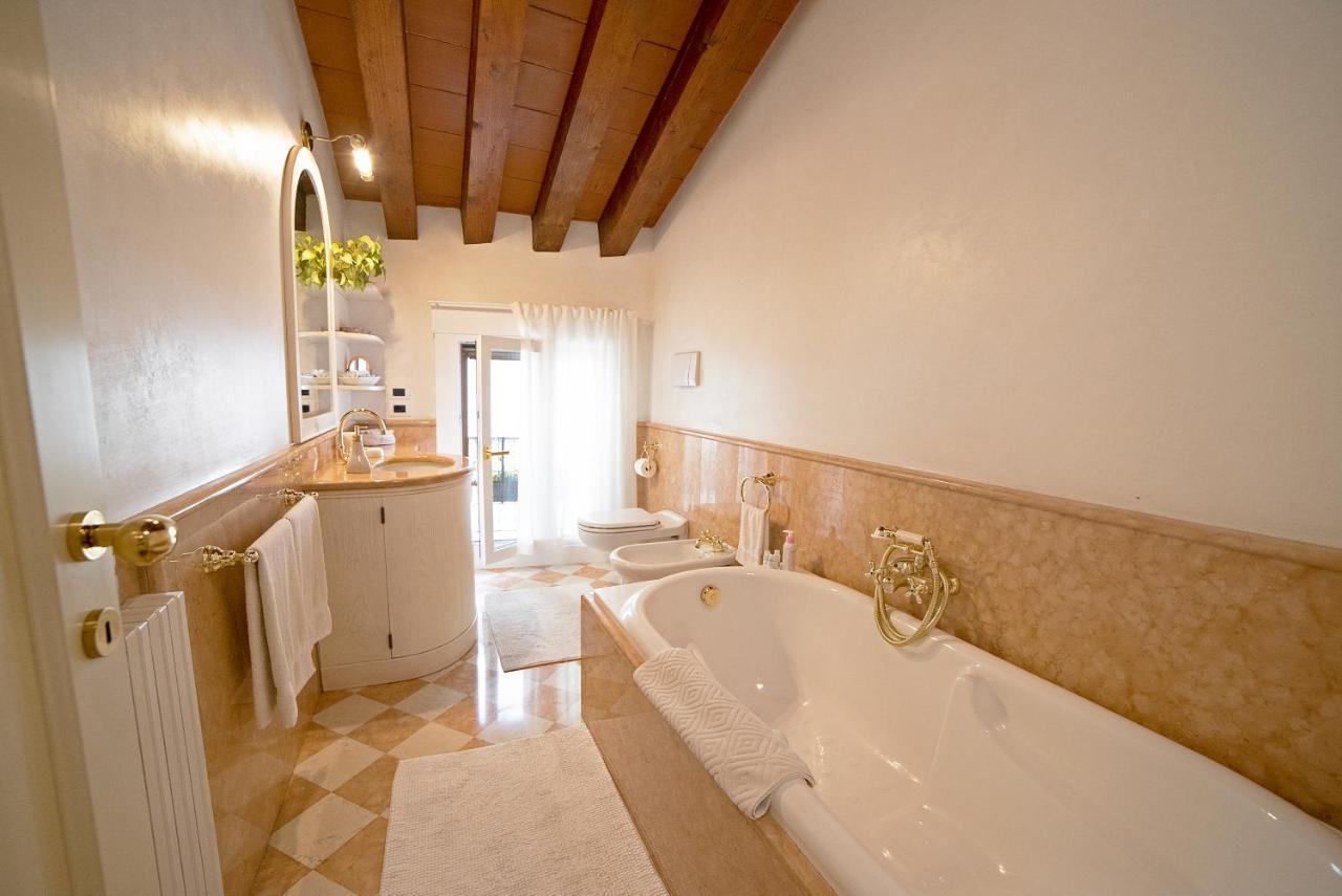 Mini Suite Deluxe Isola Di Mezzo เตรวิโซ ภายนอก รูปภาพ