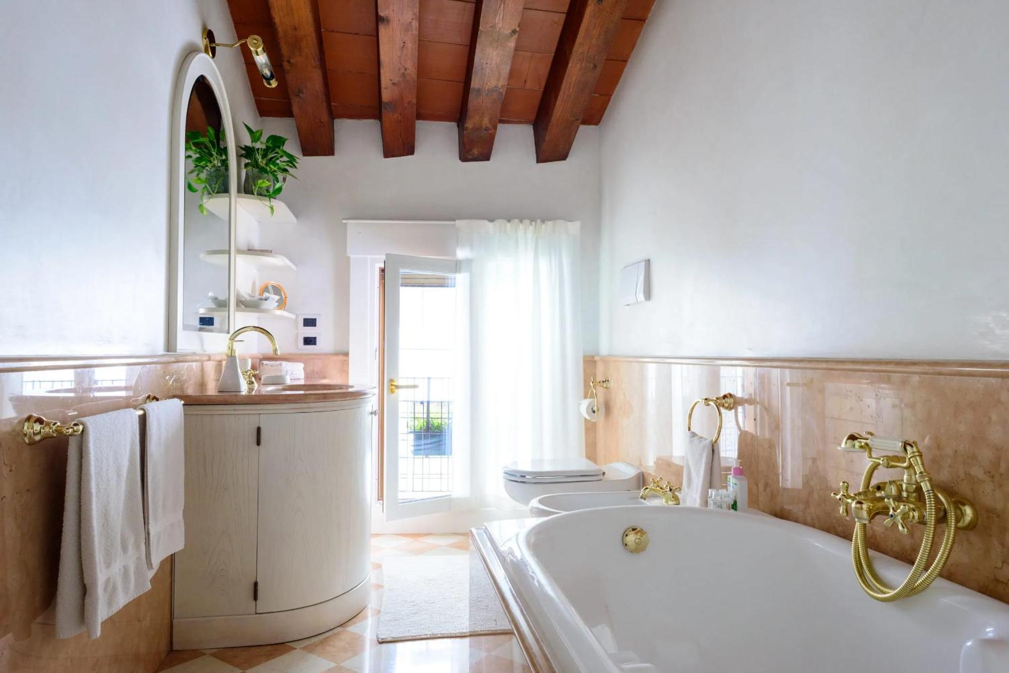 Mini Suite Deluxe Isola Di Mezzo เตรวิโซ ภายนอก รูปภาพ